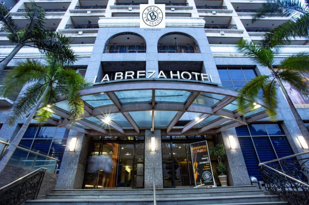 La Breza Hotel Quezon City Exterior photo