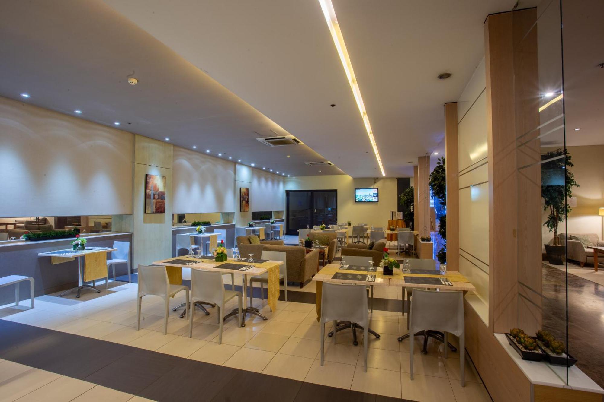 La Breza Hotel Quezon City Exterior photo