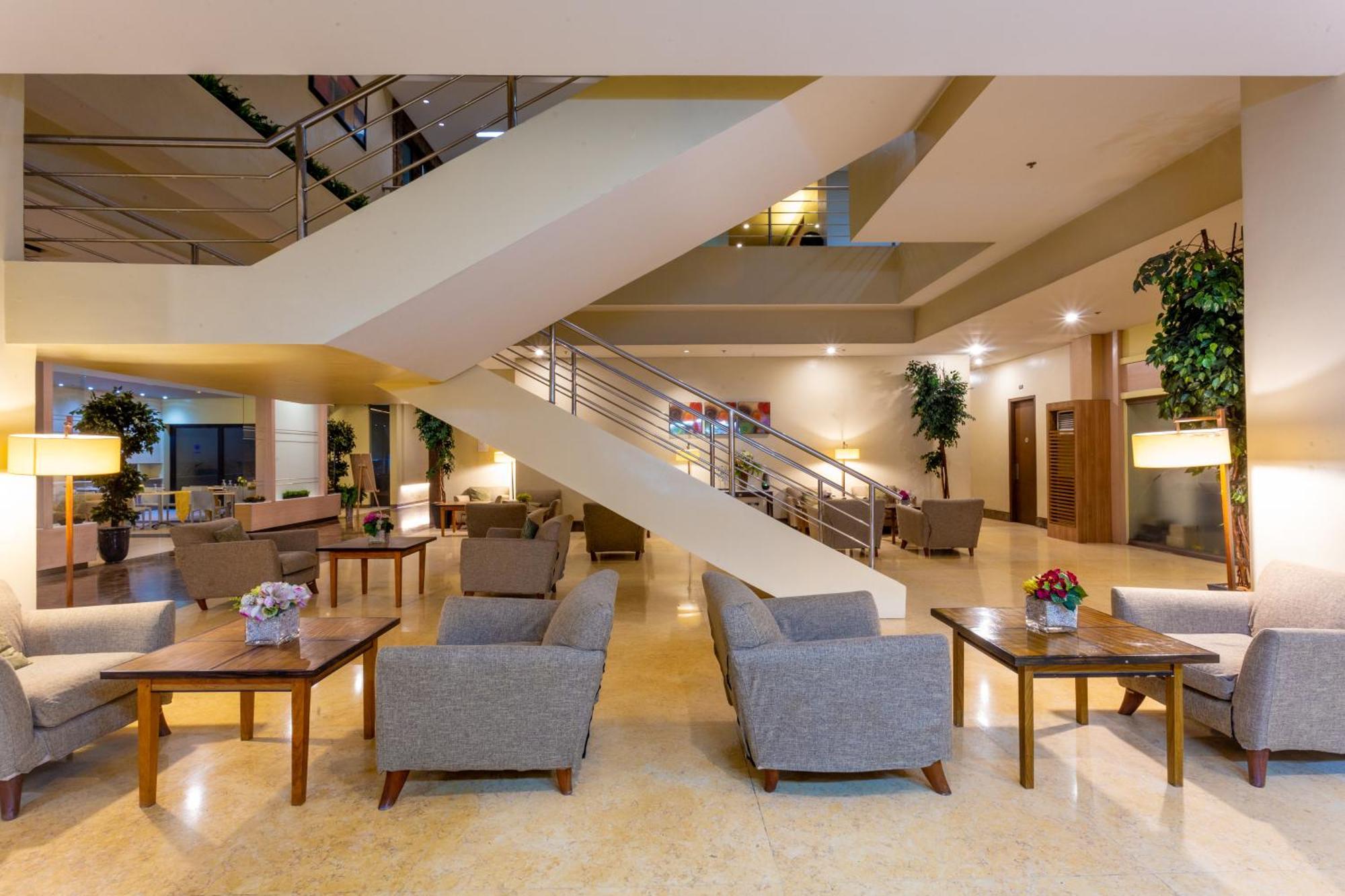 La Breza Hotel Quezon City Exterior photo