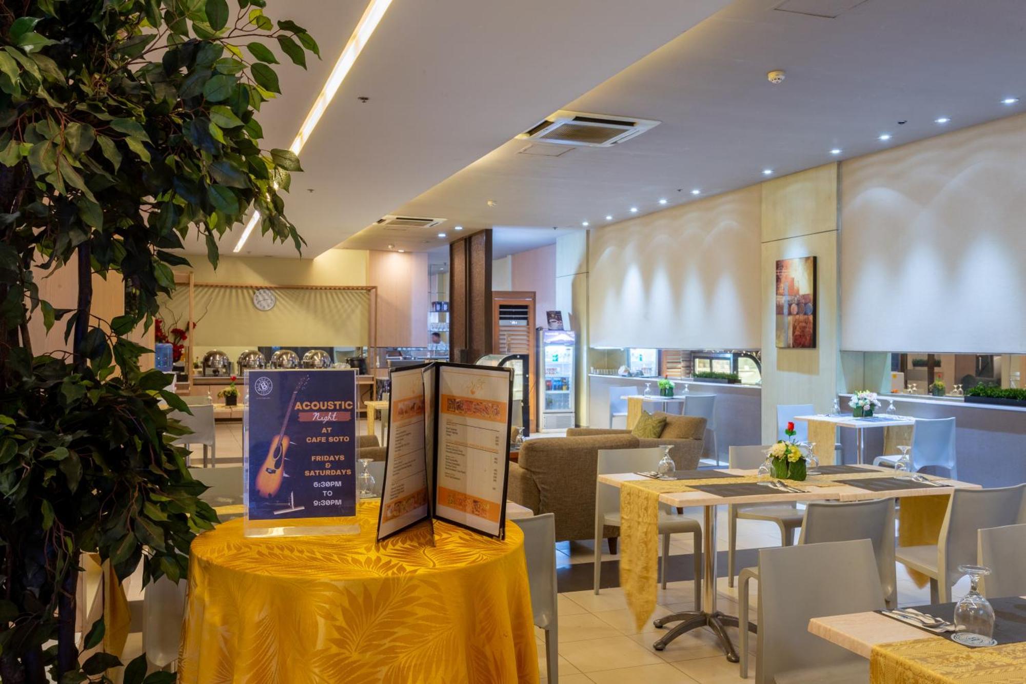 La Breza Hotel Quezon City Exterior photo