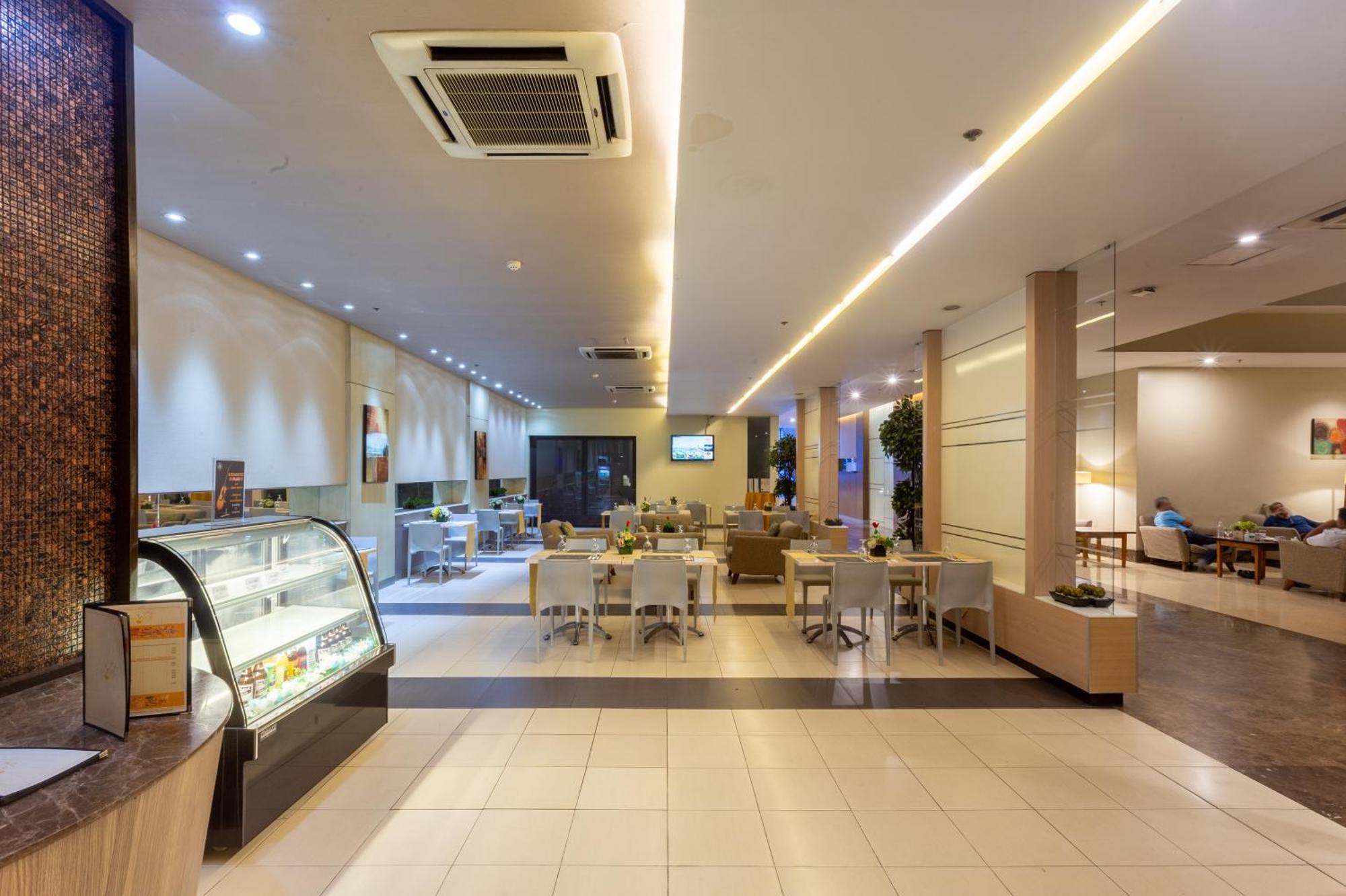La Breza Hotel Quezon City Exterior photo
