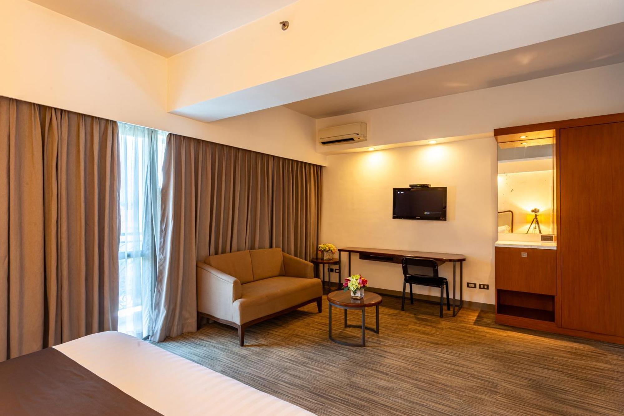La Breza Hotel Quezon City Exterior photo