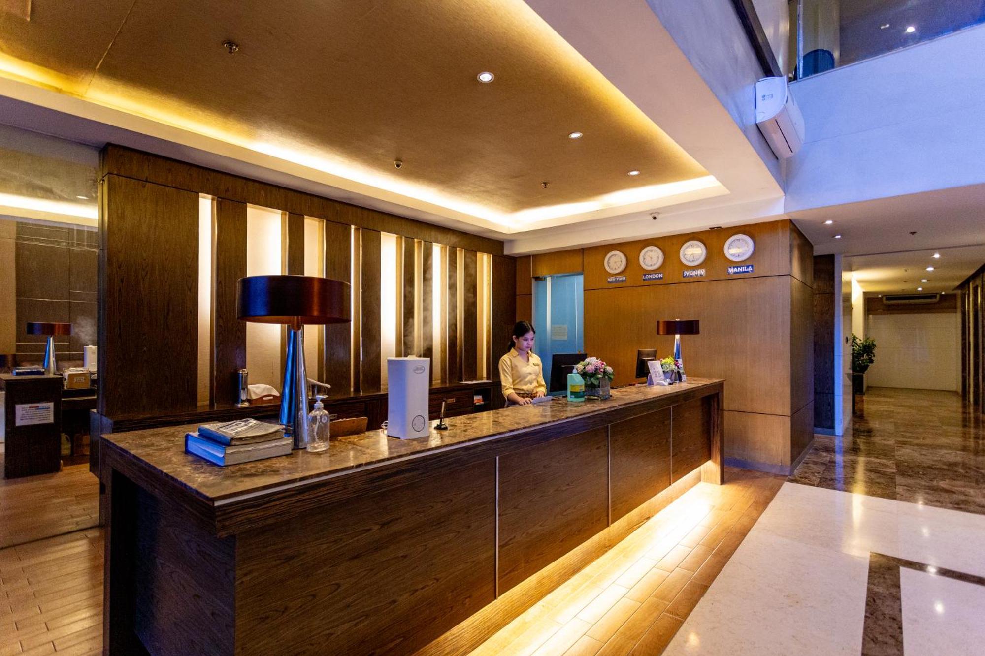La Breza Hotel Quezon City Exterior photo