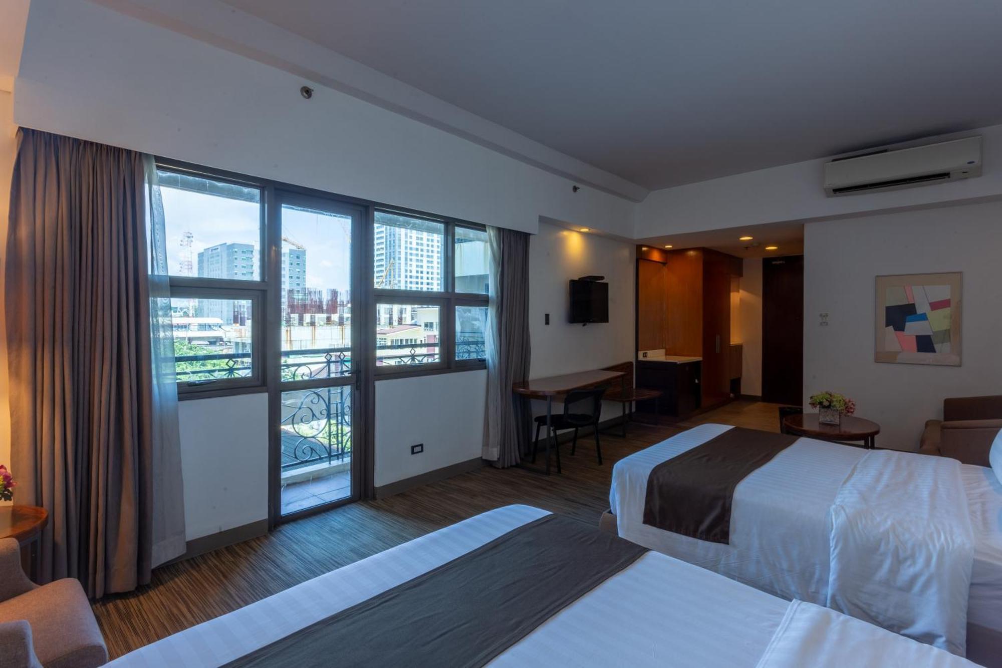 La Breza Hotel Quezon City Exterior photo
