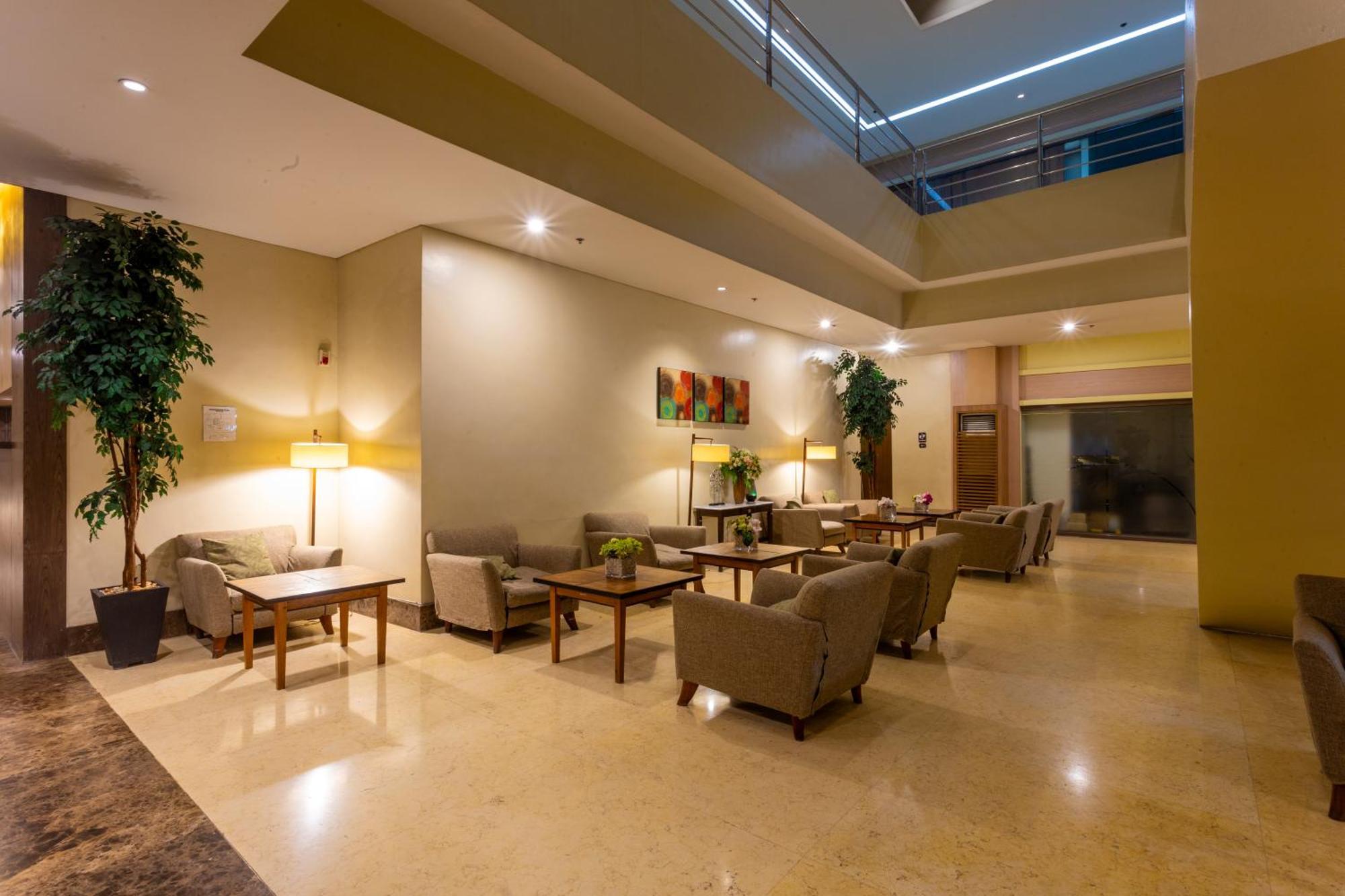 La Breza Hotel Quezon City Exterior photo