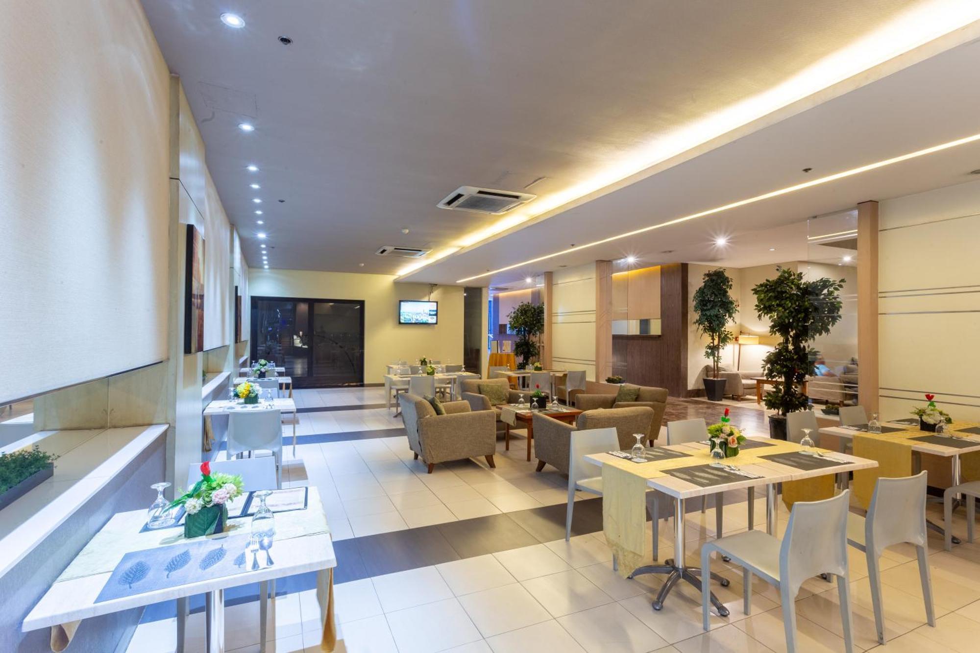 La Breza Hotel Quezon City Exterior photo