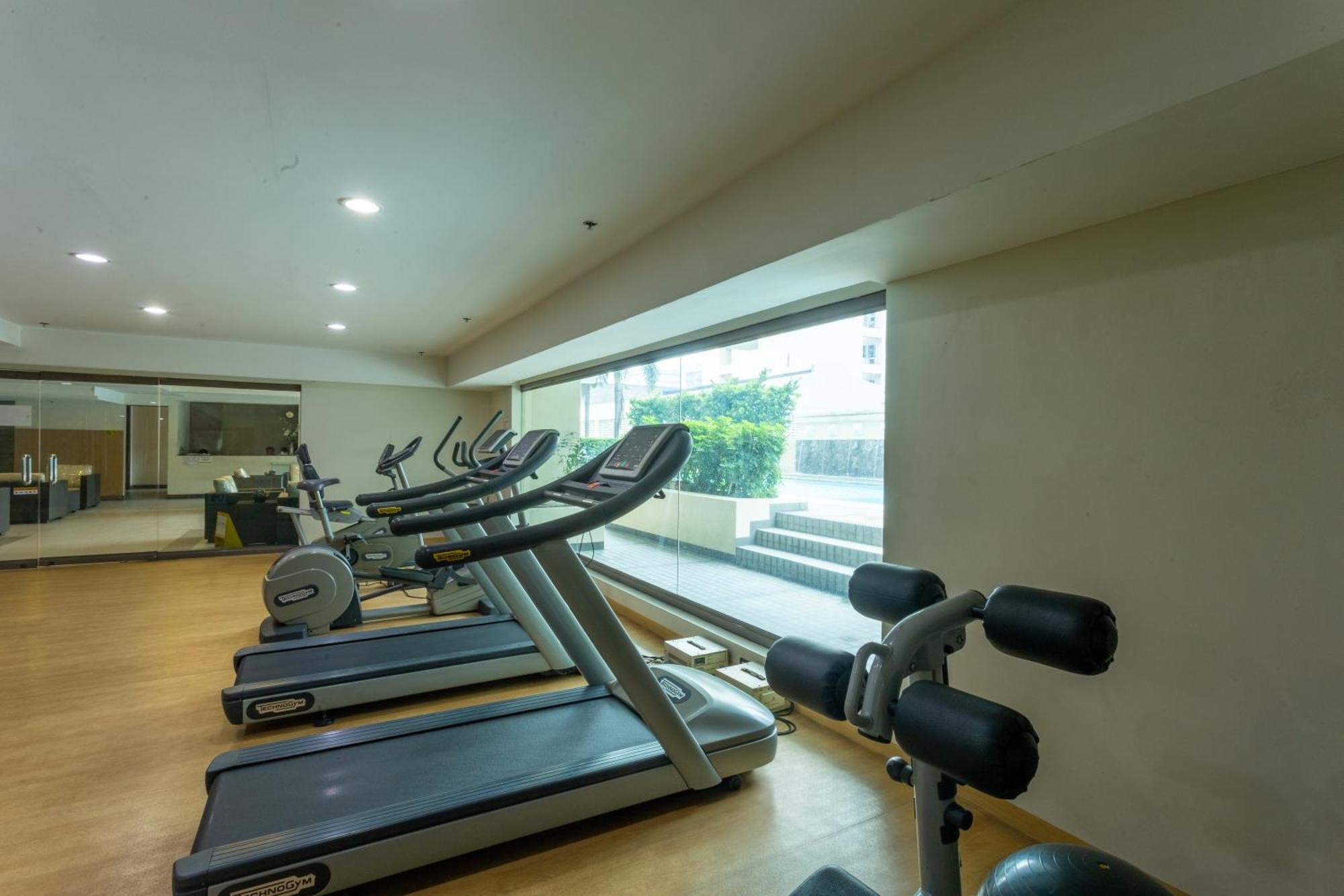 La Breza Hotel Quezon City Exterior photo