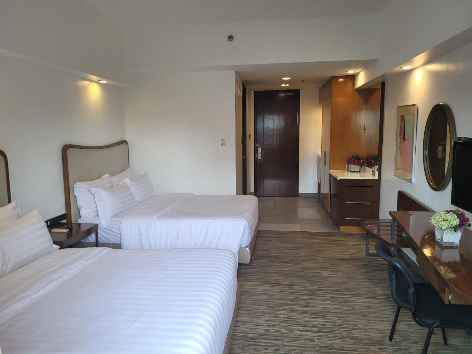 La Breza Hotel Quezon City Exterior photo