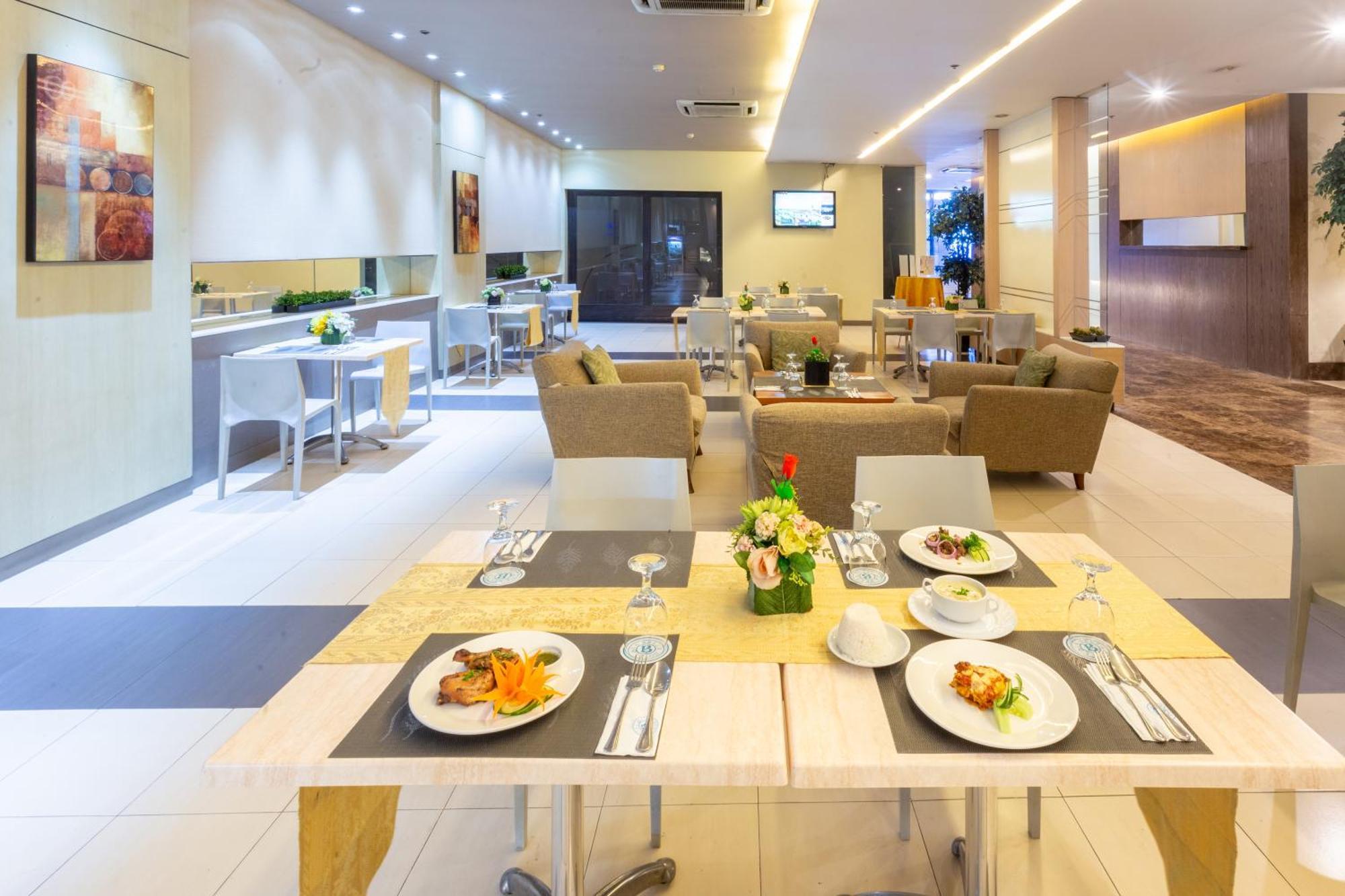 La Breza Hotel Quezon City Exterior photo