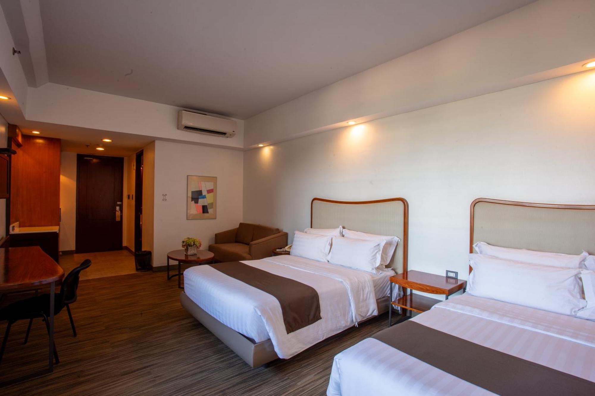 La Breza Hotel Quezon City Exterior photo