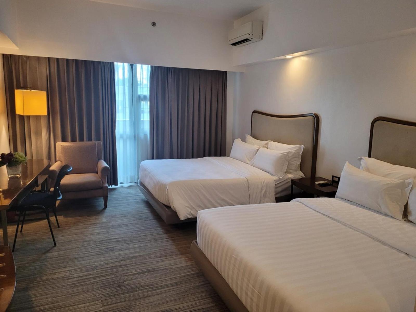 La Breza Hotel Quezon City Exterior photo