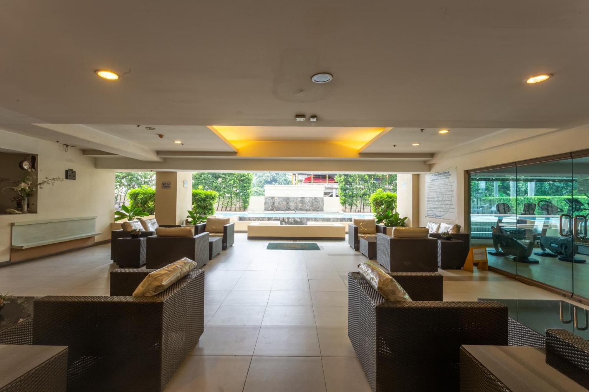 La Breza Hotel Quezon City Exterior photo