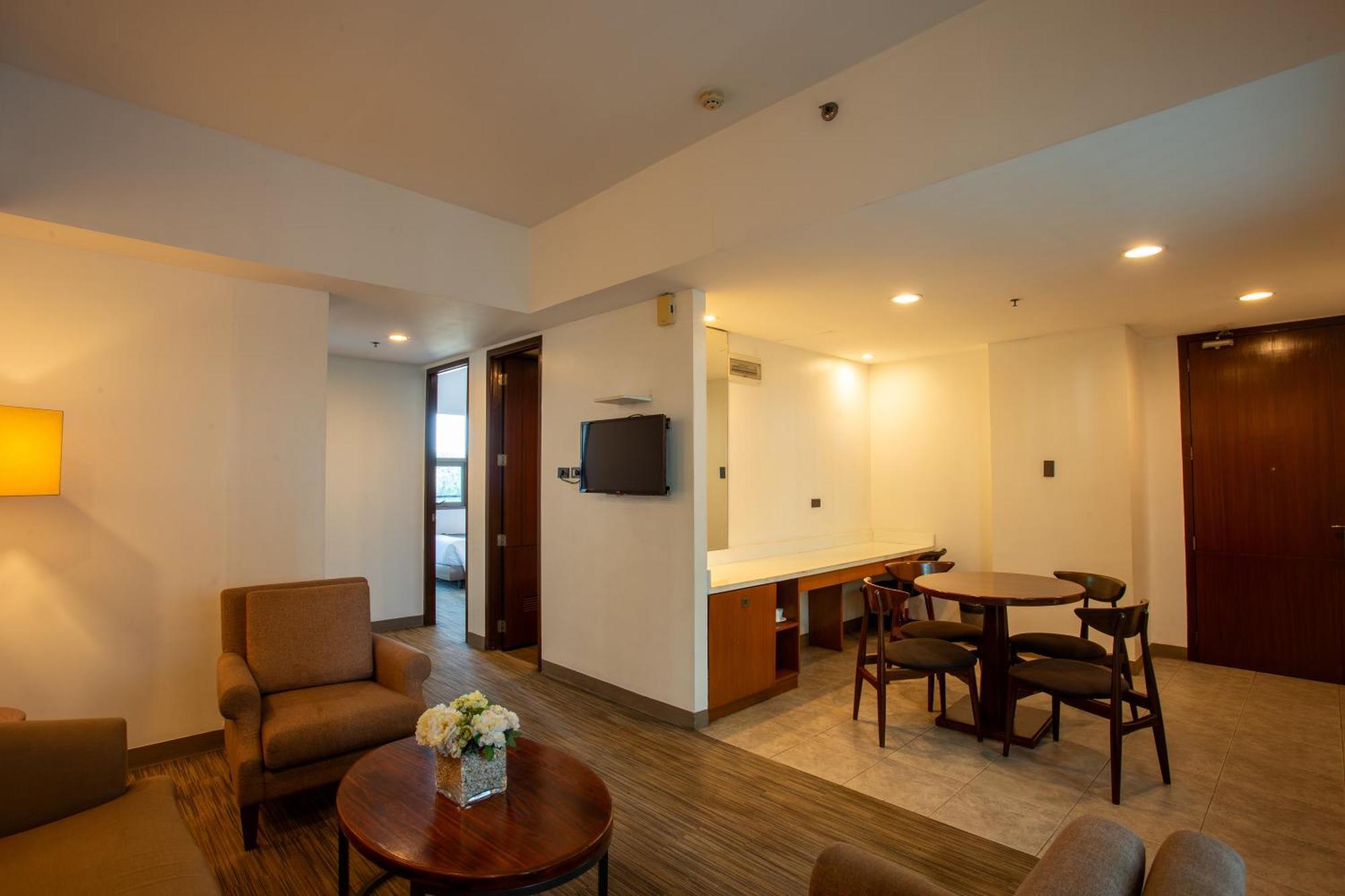 La Breza Hotel Quezon City Exterior photo