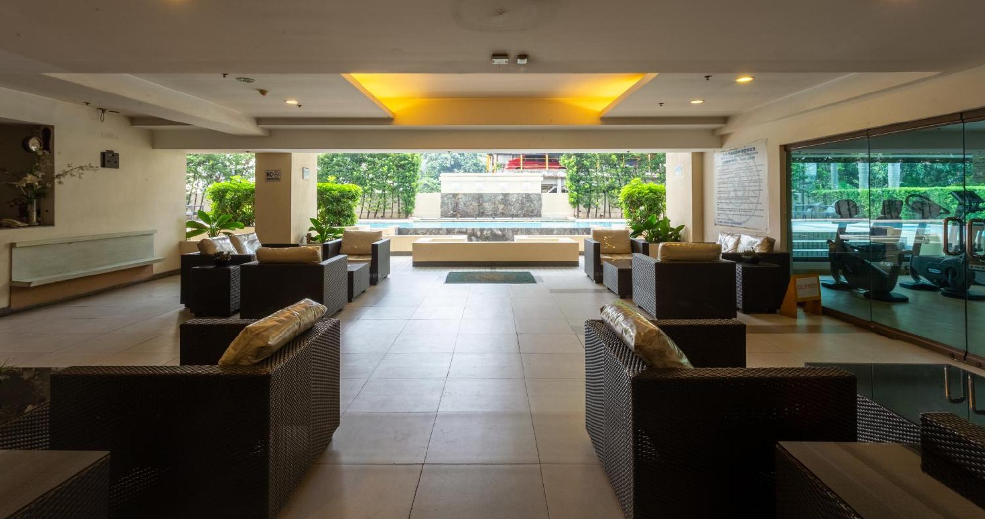 La Breza Hotel Quezon City Exterior photo