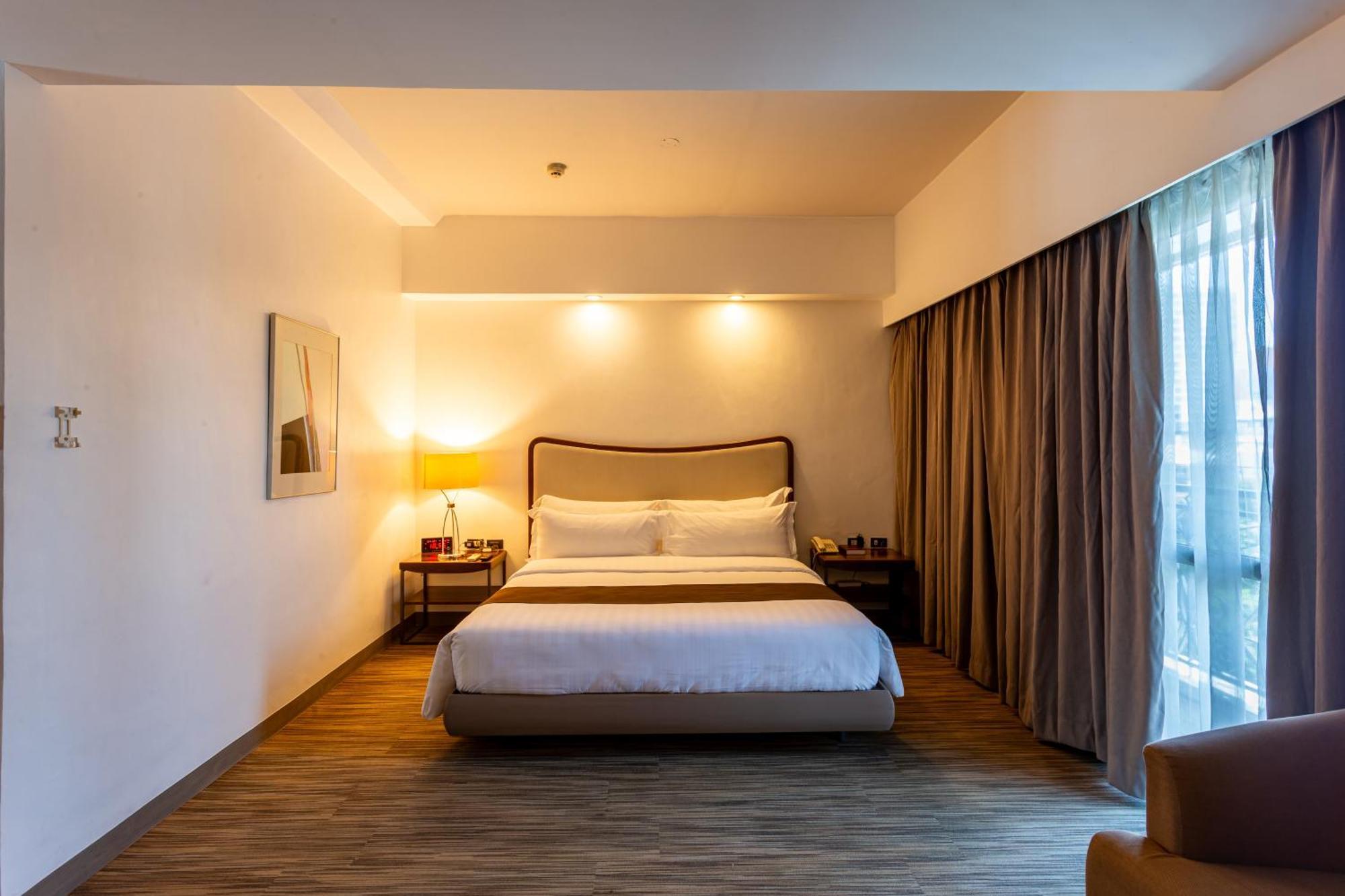 La Breza Hotel Quezon City Exterior photo