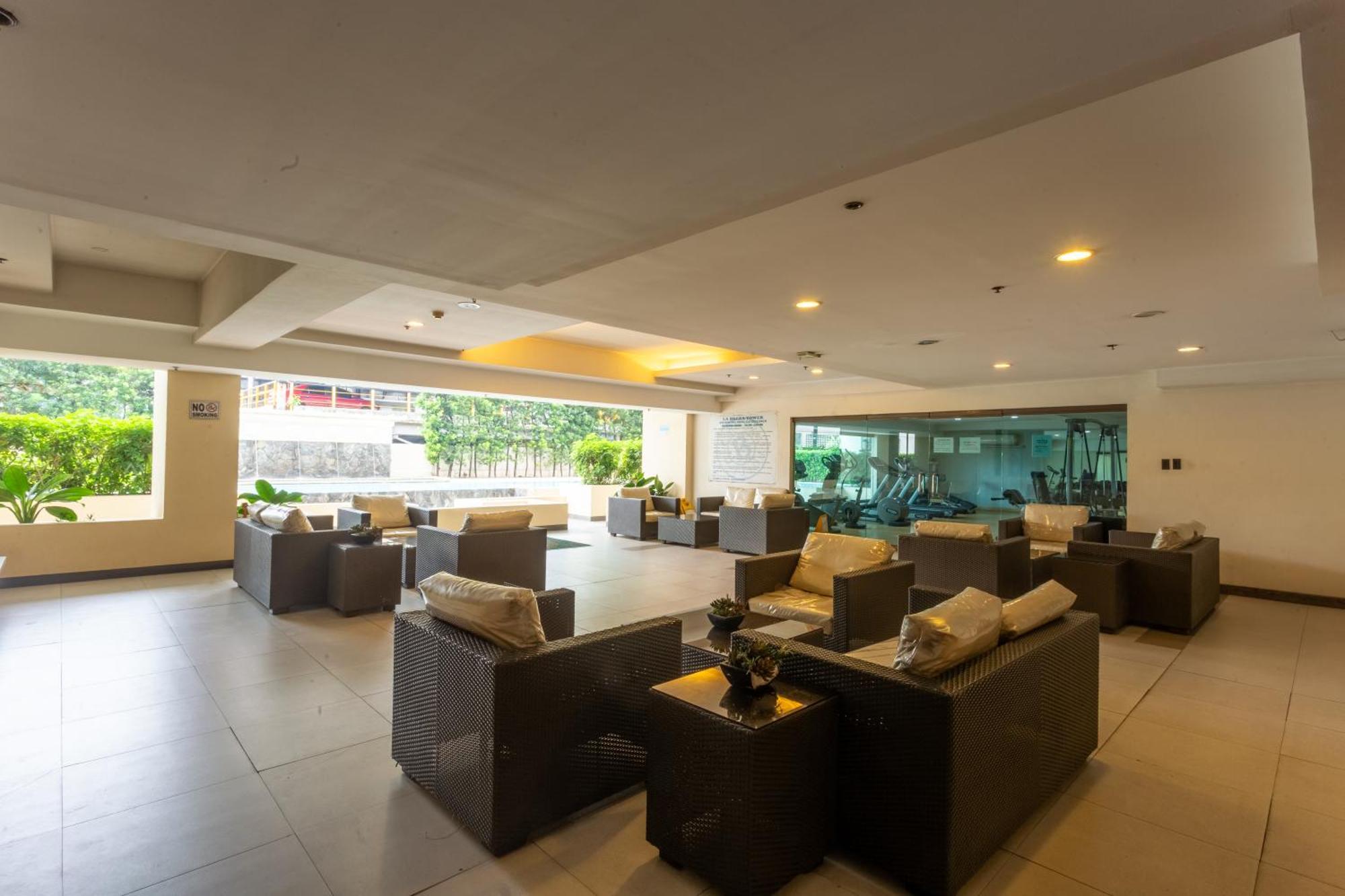 La Breza Hotel Quezon City Exterior photo
