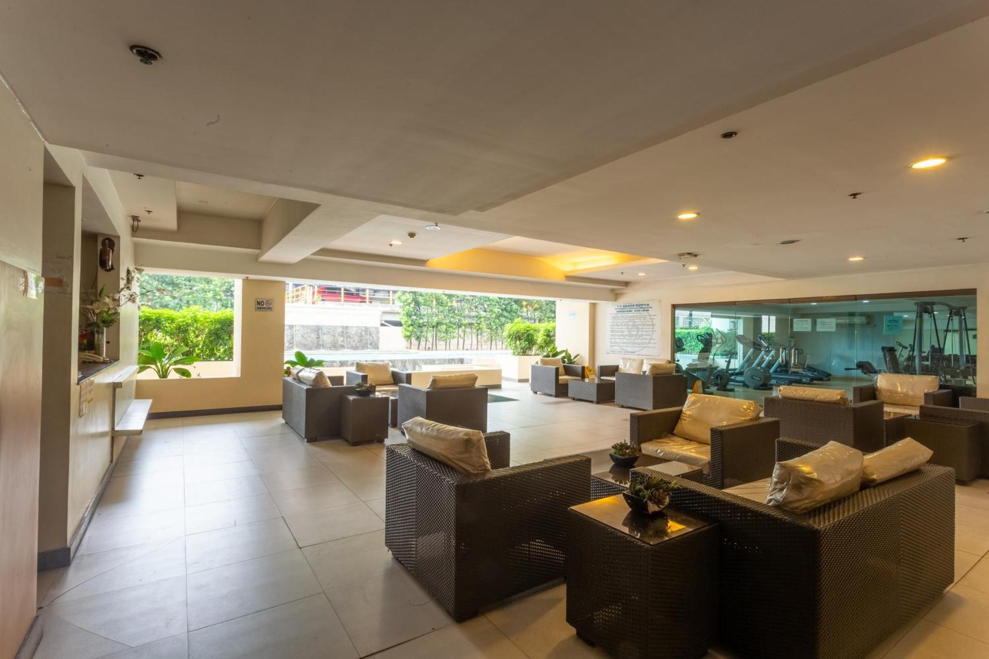 La Breza Hotel Quezon City Exterior photo