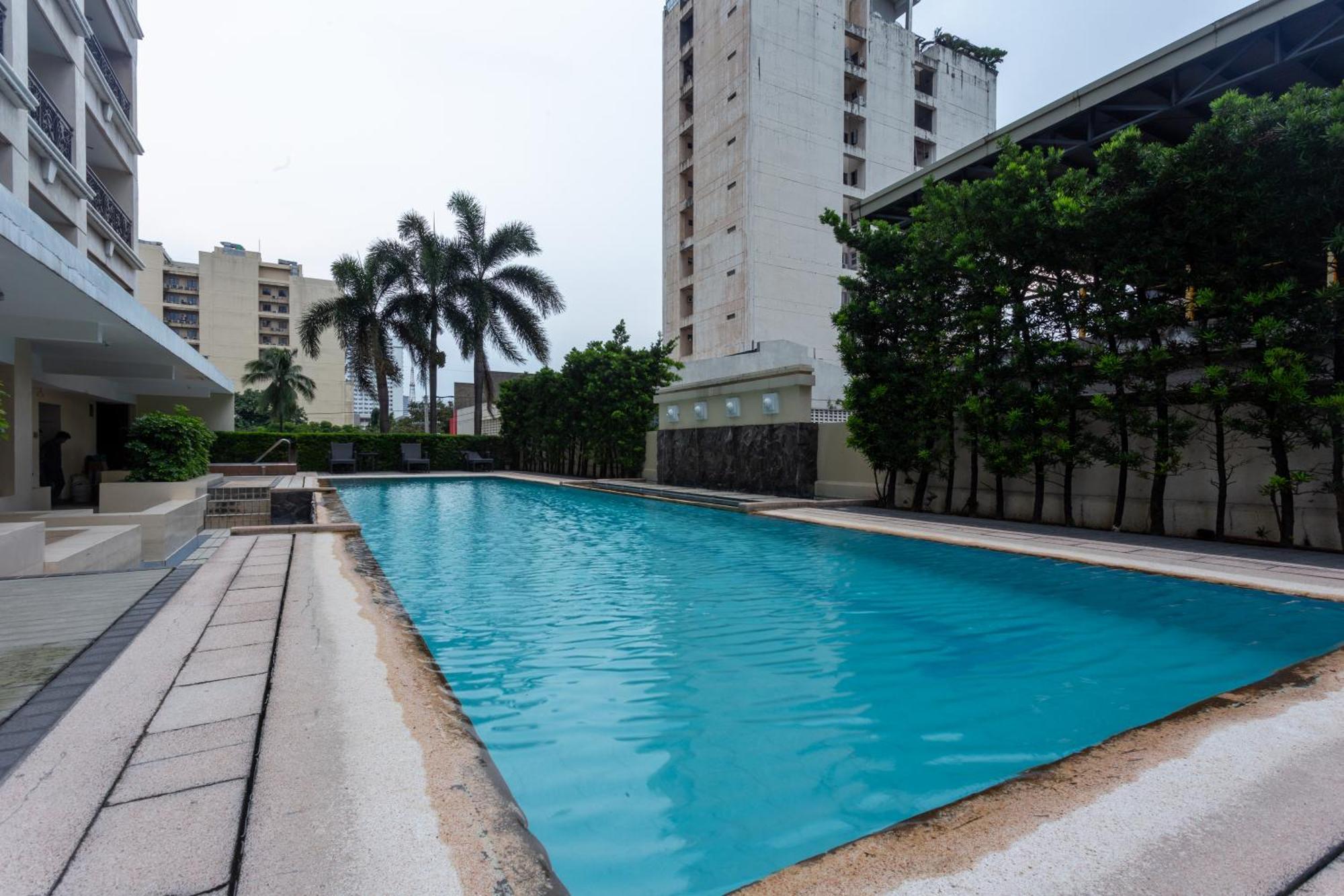 La Breza Hotel Quezon City Exterior photo