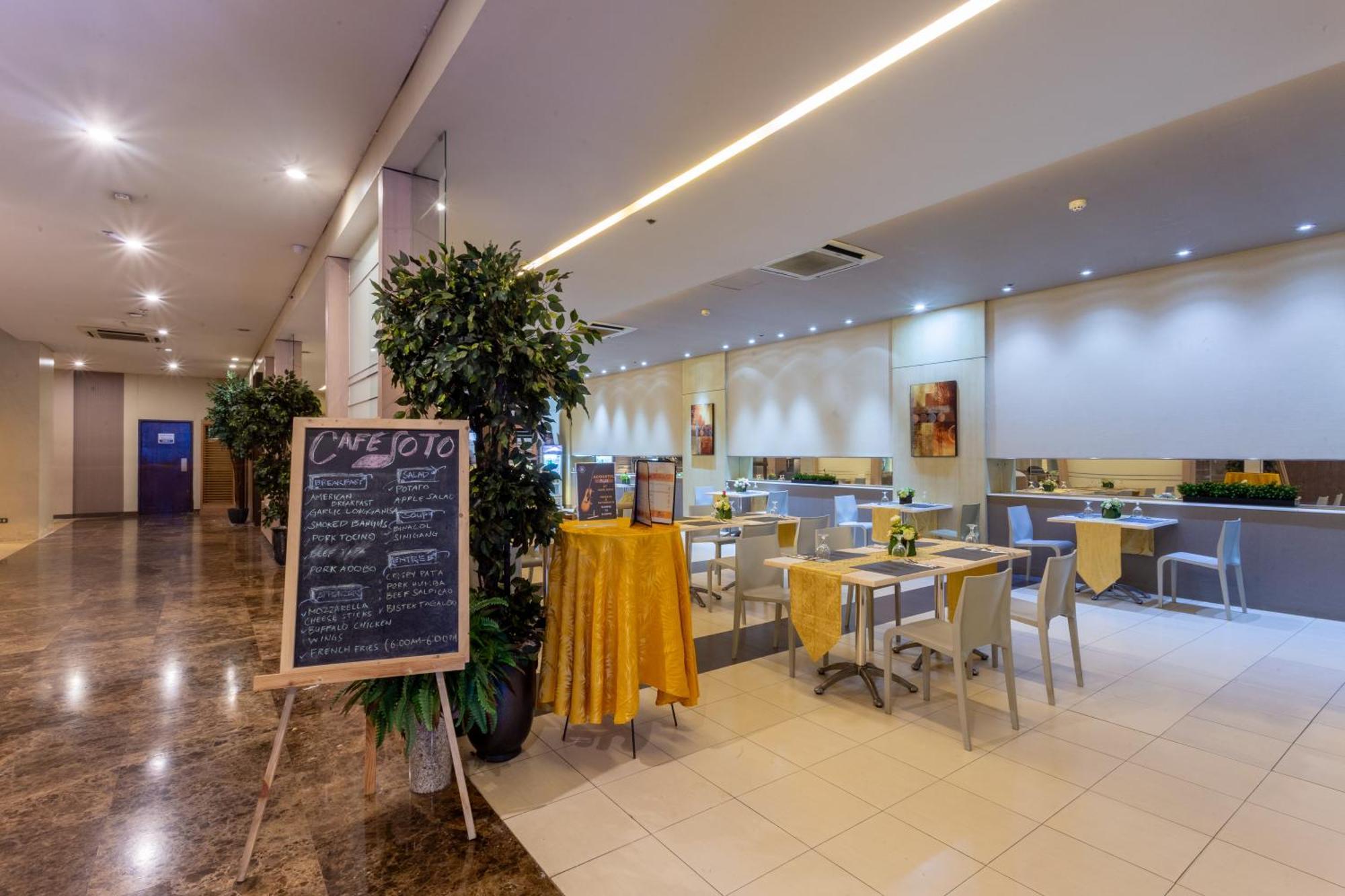 La Breza Hotel Quezon City Exterior photo