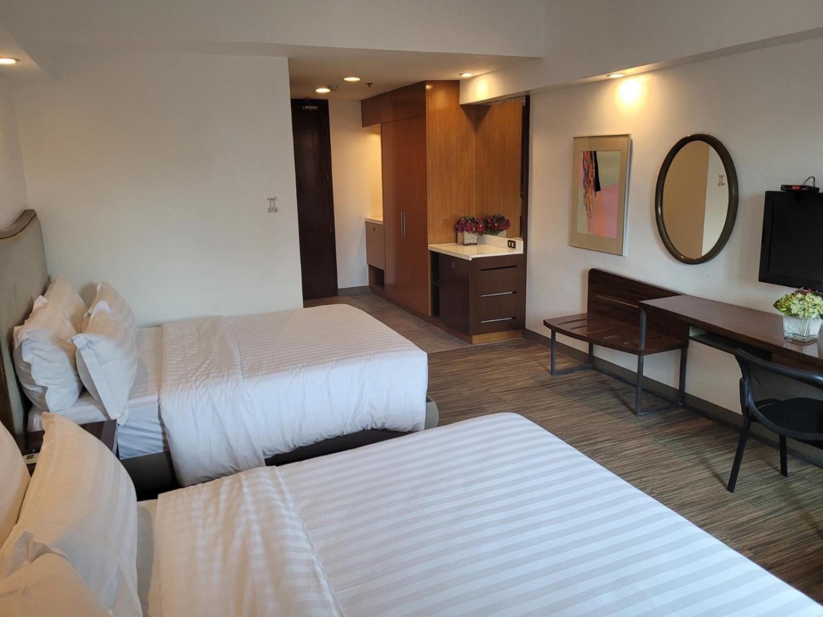 La Breza Hotel Quezon City Exterior photo